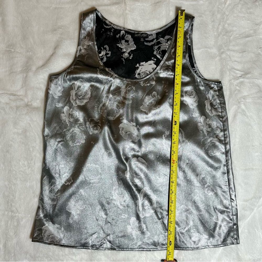 🌟 NWOT Lord & Taylor 424 Fifth Metallic Silver Rose Burnout Sleeveless Tank - Picture 4 of 6